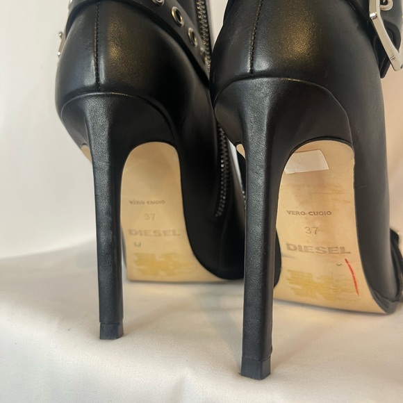 NWOT Diesel buckle ankle boots - Picture 2 of 4